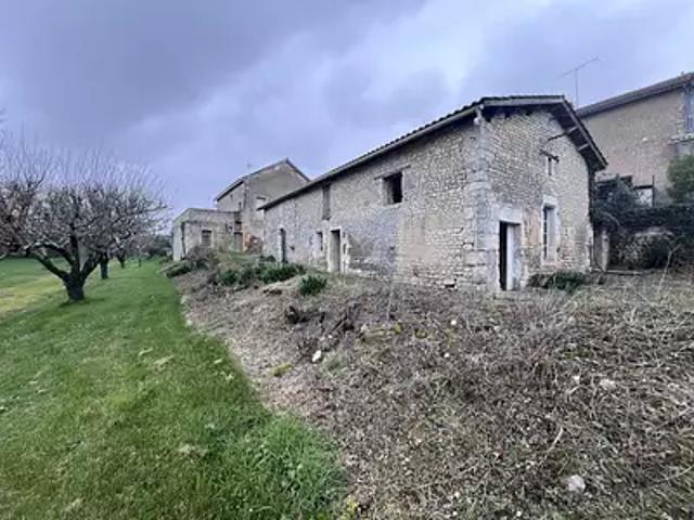 Côteaux du Blanzacais 16250 Achat / Vente maison 4 pièces t4 parking