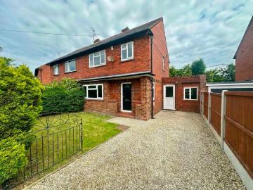 Cotefields Avenue, Farsley 3 bed semi detached house to rent £1,395 pcm £322 pw