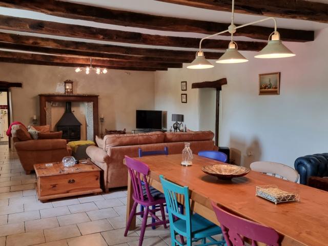 COTES D'ARMOR, Proche Mur De Bretagne, Deux Propriétés De 4 Chambres Et Une Avec 1 Chambre, Piscine Chauffée Et écurie