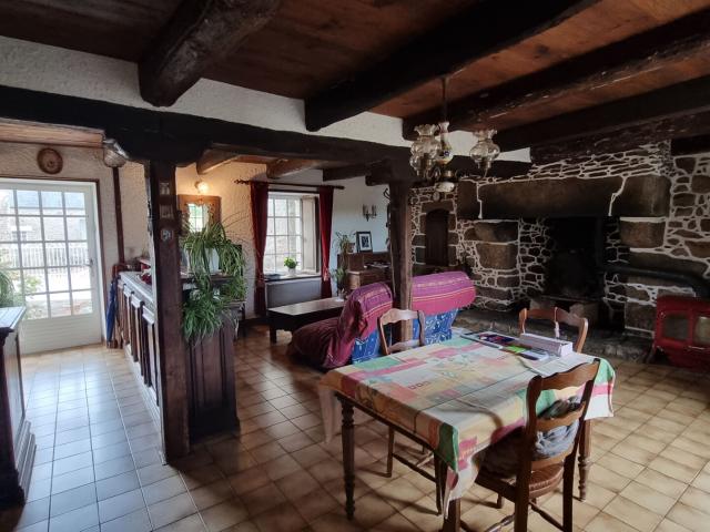 COTES D'ARMOR, proche Saint Brieuc, Charmante maison en pierre 3 chambres avec logement indépendant, dépendances et terrain