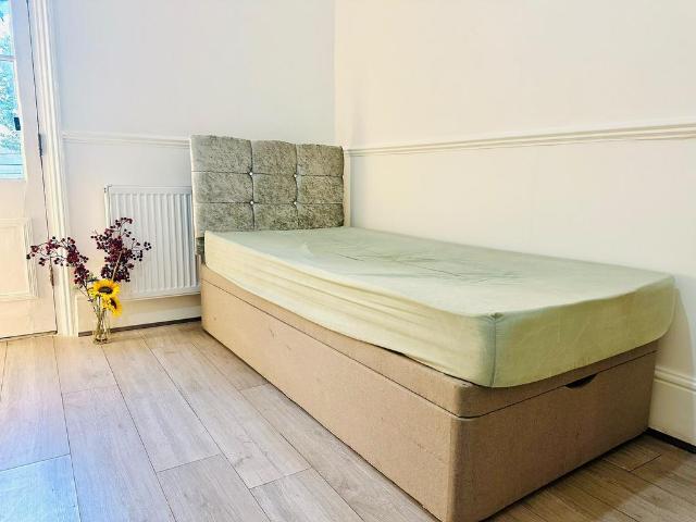 Cotford Road, Thornton Heath CR7 1 bed in a house share to rent £650 pcm £150 pw