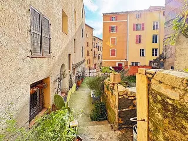 Cotignac 83570 Achat / Vente appartement 2 pièces t2 au dernier étage