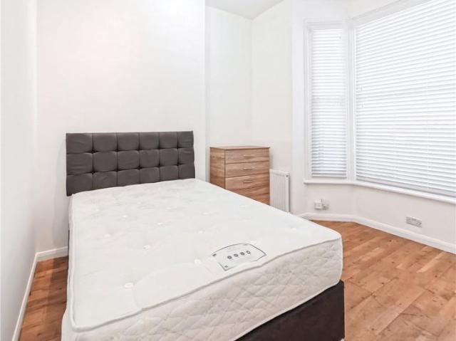 Cotleigh Road, London, NW6 2 bed apartment to rent £2,100 pcm £485 pw