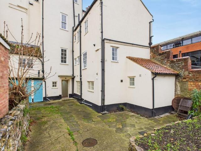 Cotman House 2 bed ground floor flat to rent £1,350 pcm £312 pw