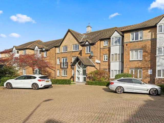 Cotswold Way, 27 Cotswold Way KT4, 2 bed flat to rent, £1,700 pcm | PrimeLocation