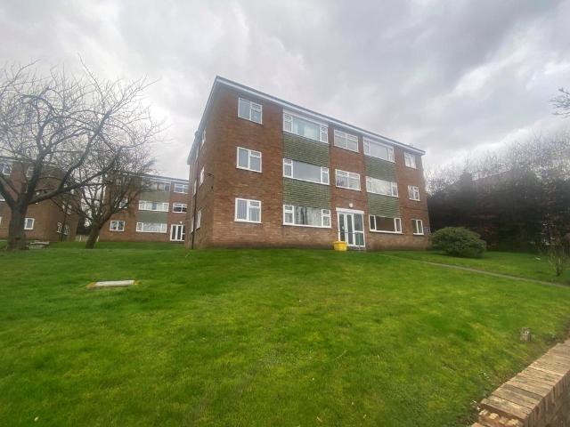 Cotswold Court, Sutton Coldfield, B75 2 bed flat to rent £1,095 pcm £253 pw
