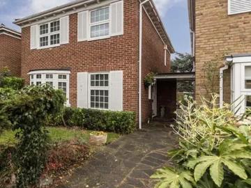 Cotswold Close, London, KT2 7JN, United Kingdom | 4 bed house for rent #137469131 | Rentberry