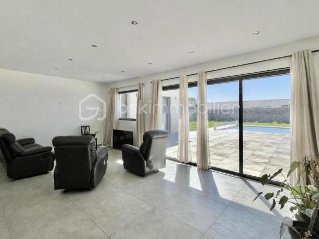 COUTERNON Villa récente de plain pied 176m² 4 chambres, piscine, garage double