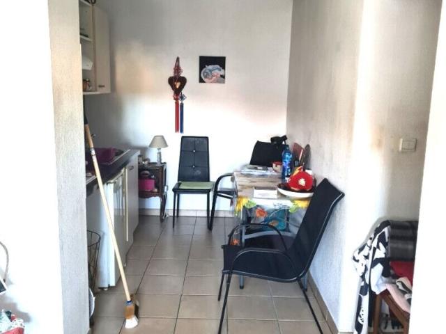 COUTRAS. Studio 28 m2 avec un parking privatif