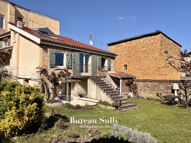 Couzon au mont d'or 69270 Maison de village 174 m2 Terrain de 350 m2 ttes commodités gare SNCF