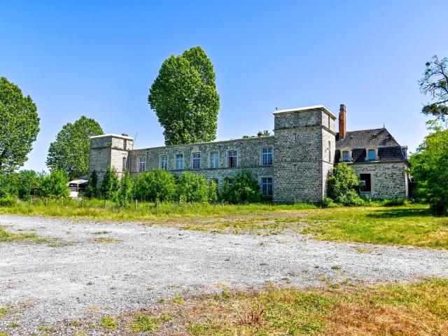 COUCY LÈS EPPES – CHÂTEAU ET ANCIEN COMPLEXE ÉVÉNEMENTIEL