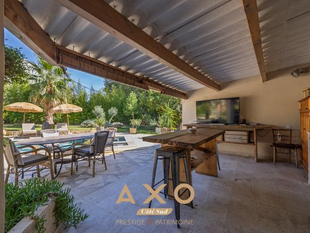 COUDOUX MAISON DE CARACTÈRE EN PIERRE 317 m² 2 HABITATIONS PISCINE JARDIN PAYSAGER TERRAIN 1 600 m² 1 400 000 €