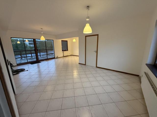 Couillet, limite Loverval: beau duplex totalement rénové