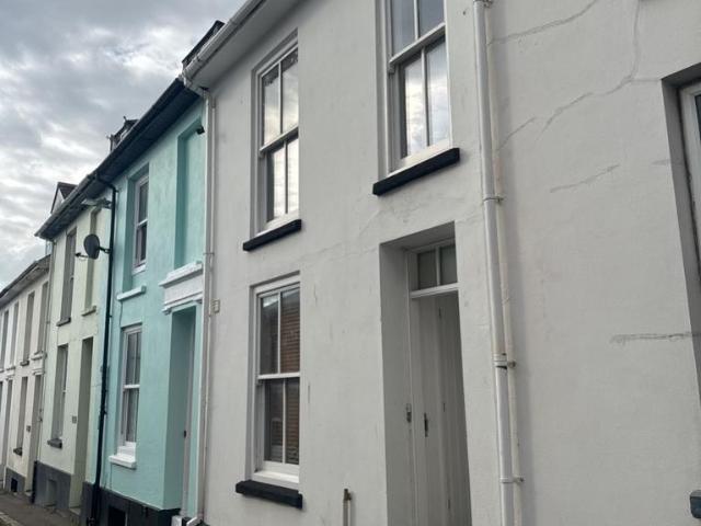 Coulsons Buildings, Penzance TR18 1 bed flat to rent £825 pcm £190 pw