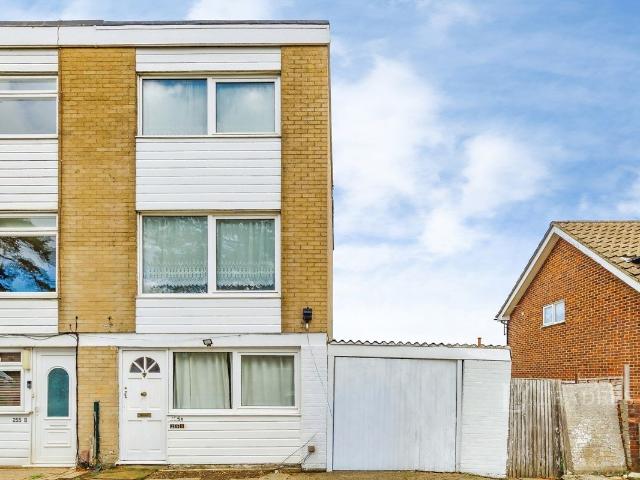 Coulsdon Road, Caterham, Surrey CR3, 4 bed end terrace house to rent, £2,300 pcm | PrimeLocation