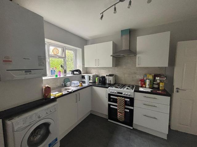Coulsdon Road, Coulsdon CR5, 5 bed semi detached house to rent, £5,000 pcm | PrimeLocation