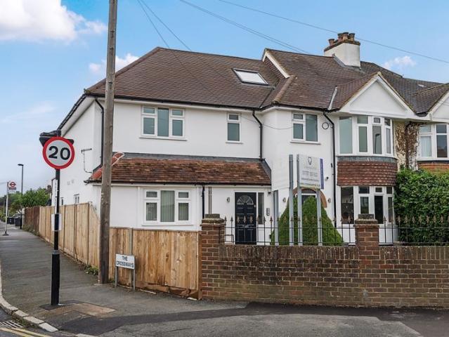 Coulsdon Road, Coulsdon CR5, 2 bed flat to rent, £1,700 pcm | PrimeLocation
