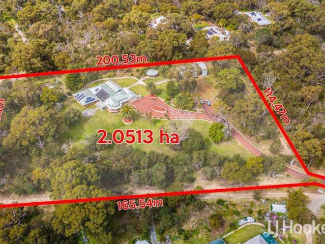 Country Manor Style Home on 2.05HA with 231 m2 Shed