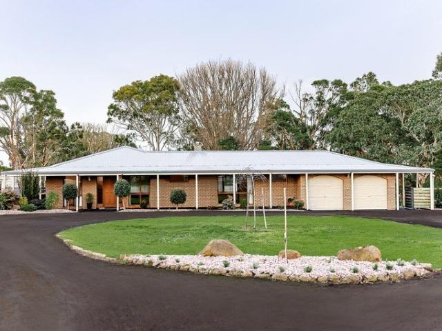 Country Aspirations with Stunning Refurbishment
