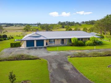 Country Calm, Coastal Convenience & Hobby Farm Appeal