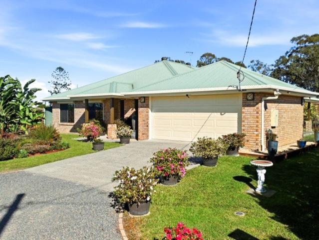 Country Calm, City Ease & Genuine Family Space!
