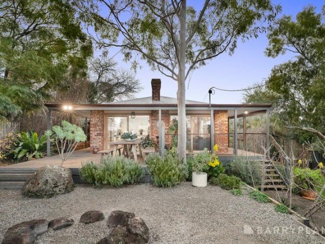 Country Character, Contemporary Comfort & Stunning Rural Views
