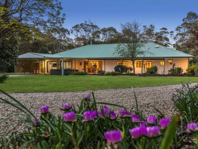 Country Character, Modern Comfort and Beautiful Gardens