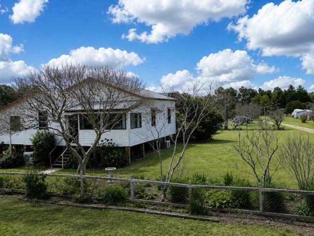 Country Character on 2.2 Acres Minutes from Stanthorpe