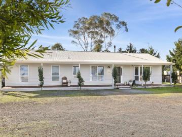 Country Charm Meets Modern Family Living in the Heart of Leopold