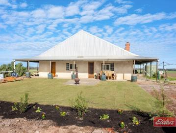 Country Charm Meets Off Grid Independence
