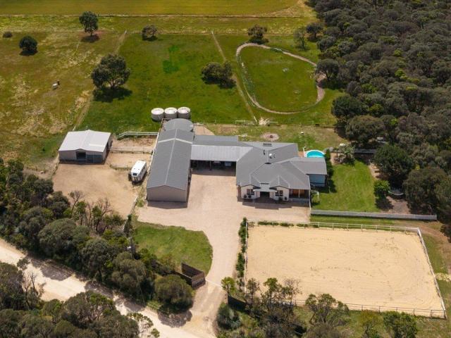 Country charm meets family living on an impressive scale.