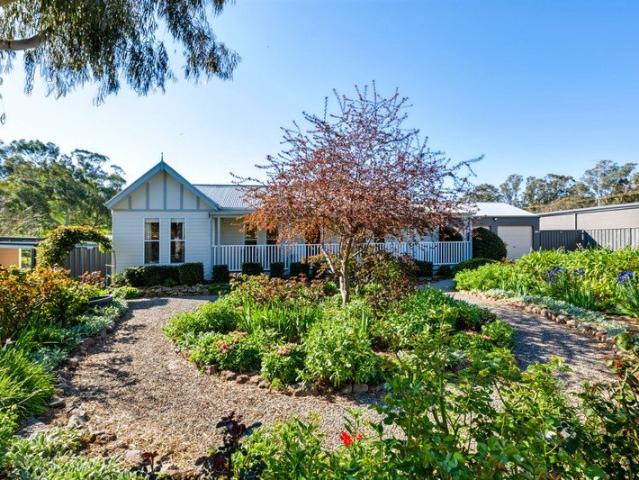 Country Charm, Modern Comfort & Exceptional Outdoor Living