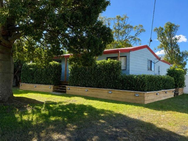 Country Charm on a Spacious 1,012m² Block