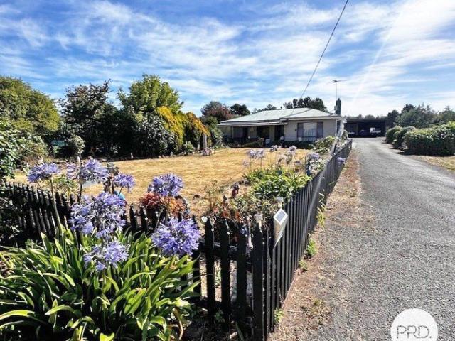 Country Charm on a Spacious Block with Spacious Workshop in Ouse!