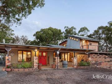 Hurstbridge, Nillumbik, Victoria - Equipped kitchen