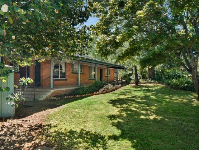 COUNTRY CHARM, BEAUTIFUL OUTLOOKS ON APPROX 5000M2