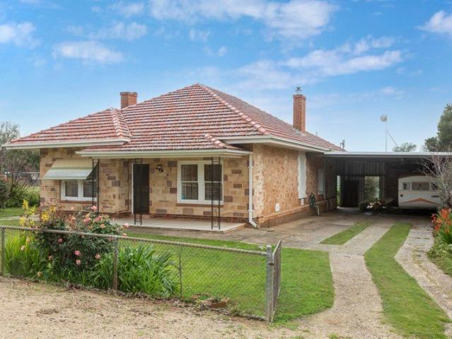 Country Charm, Character and Space to Make Your Own!