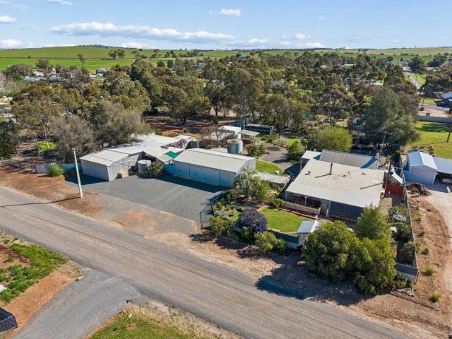 Country Charm, Character & Space on 8,100m²