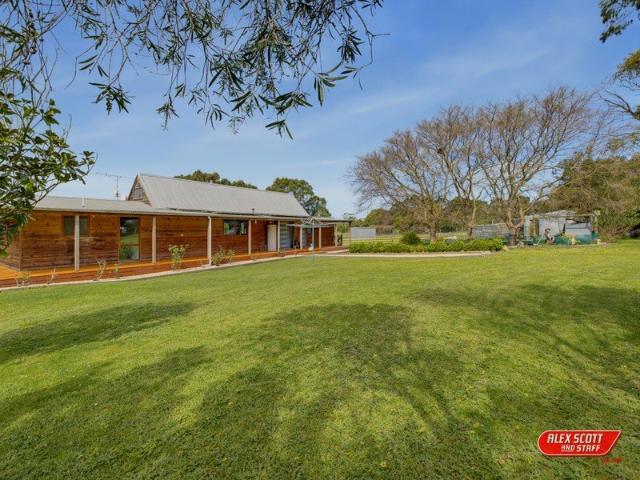 COUNTRY CHARM, COASTAL CONVENIENCE & 10 ACRES OF POTENTIAL