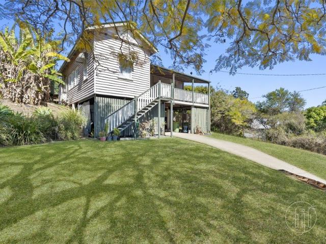 COUNTRY CHARM. COMMUNITY HEART