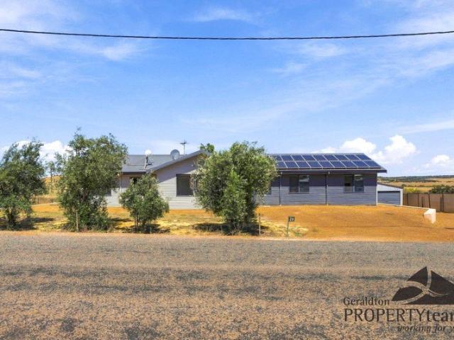 COUNTRY CHARM, COMMUNITY SPIRIT & ROOM TO BREATHE!