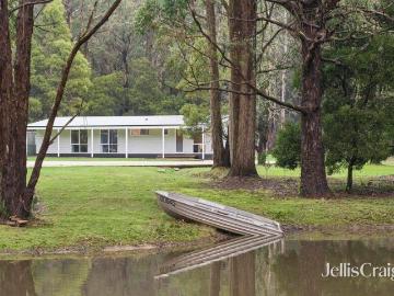 Country charm & contemporary comfort on over 2 acres