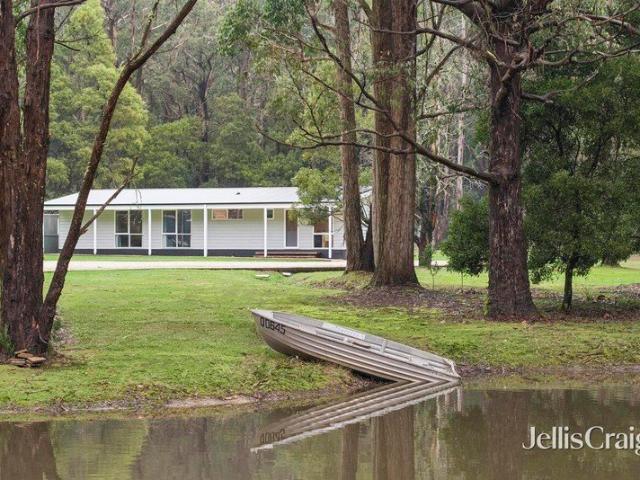 Country charm & contemporary comfort on over 2 acres