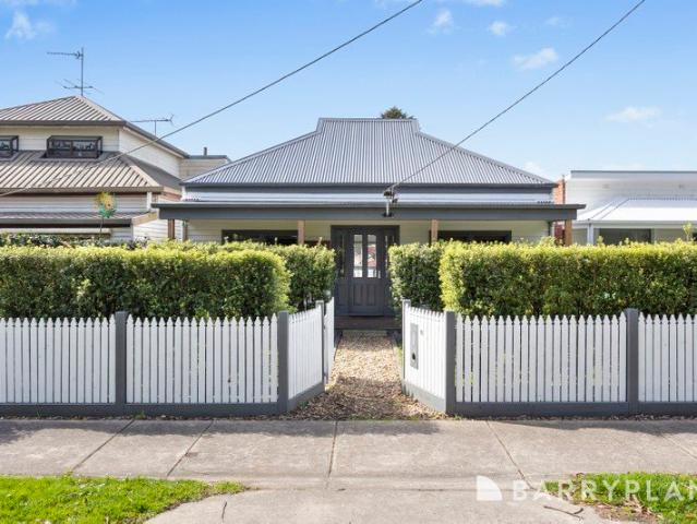 Country Charm, Contemporary Comfort & Town Convenience