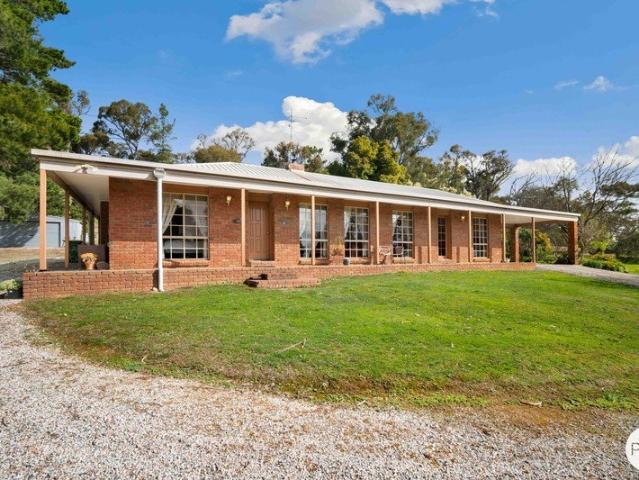 Country Charm, Lifestyle Living & Future Potential on 2.5 Acres