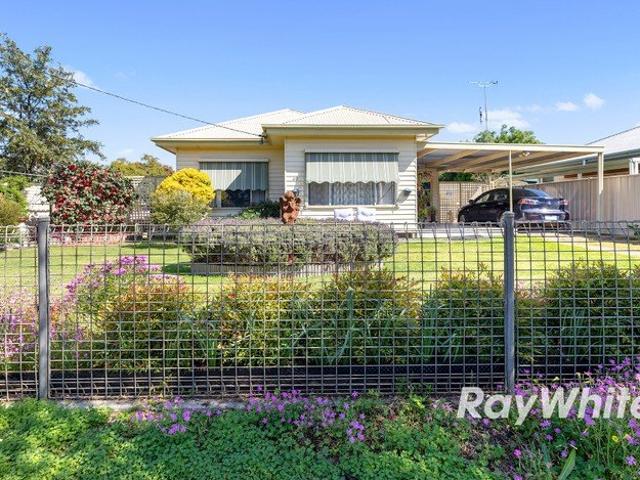 Country Charm, Space & Lifestyle in the Heart of Lockington