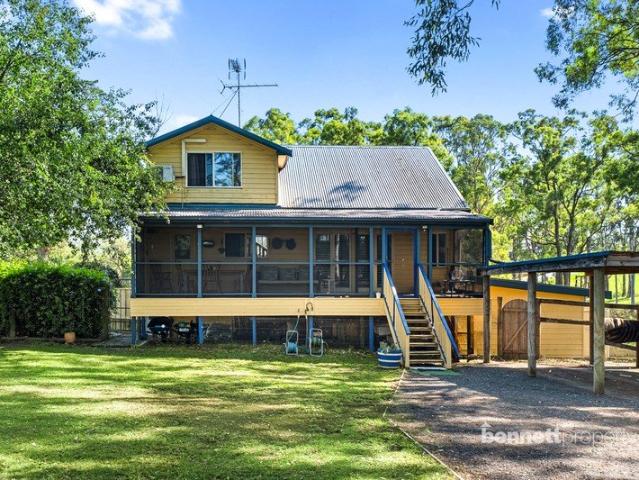 COUNTRY CHARM SPACIOUS DESIGN BUSINESS OPPORTUNITY