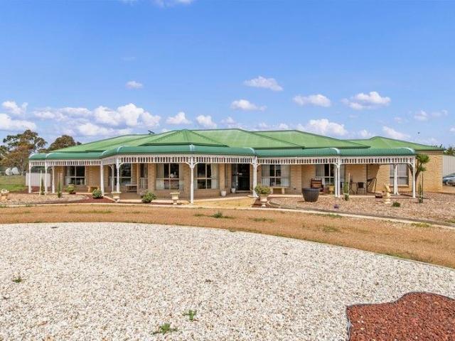 Country Charm With City Convenience