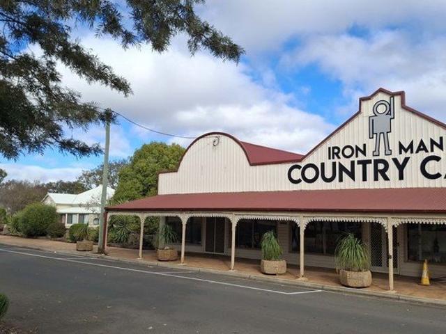 Country Charm with Oh So Much Potential!