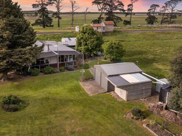 Country Charm with Space for the Whole Family